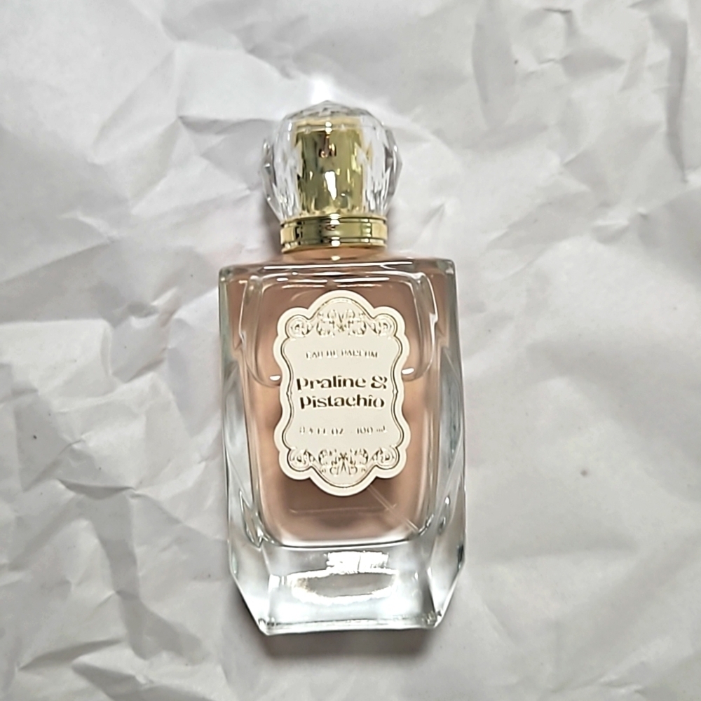Praline and pistachios perfume